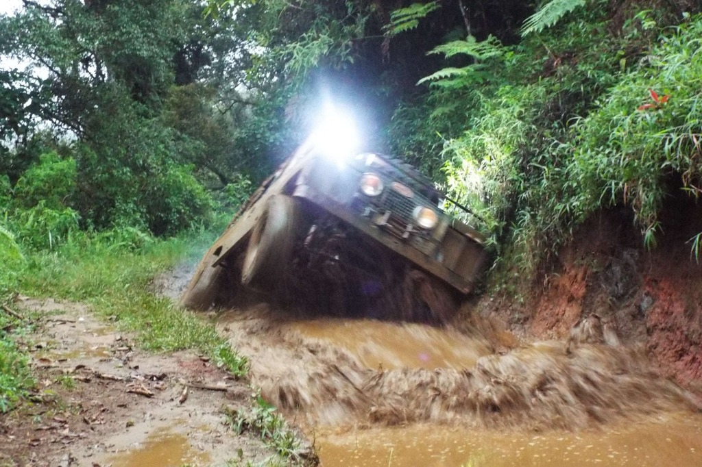 Fun Offroad Ciwidey Bandung – Land Rover Tea Plantation Adventure