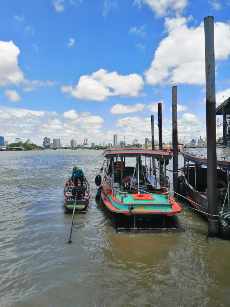 Join Tour Bangkok: Firefly Boat with Large Boat