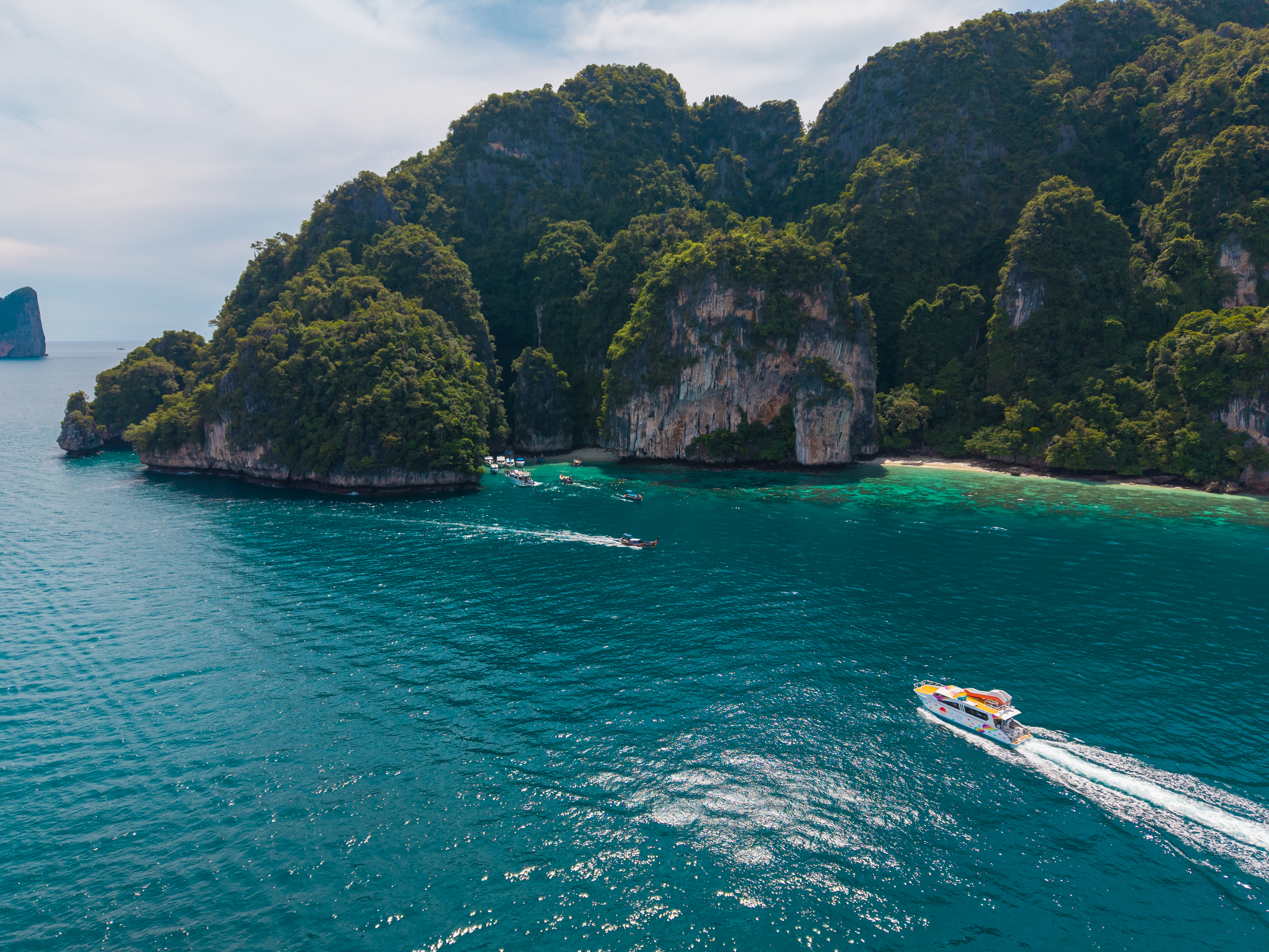 Day Trip Phi Phi, Maya, Khai and Maiton by Speed Catamaran from Phuket