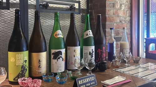 Casual Japanese SAKE tasting and snack experience in Kabukicho Day Tours