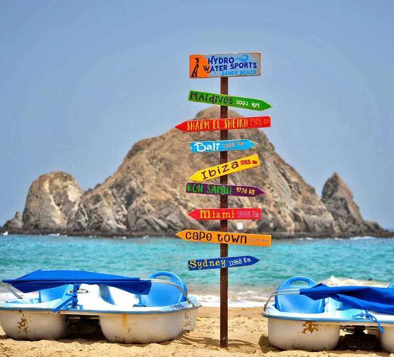 Fujairah: Snorkeling and Watersports at Snoopy Island