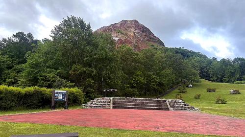 Hokkaido Day Tour: Noboribetsu, Mt. Usu, Lake Toya & Lake Shikotsu