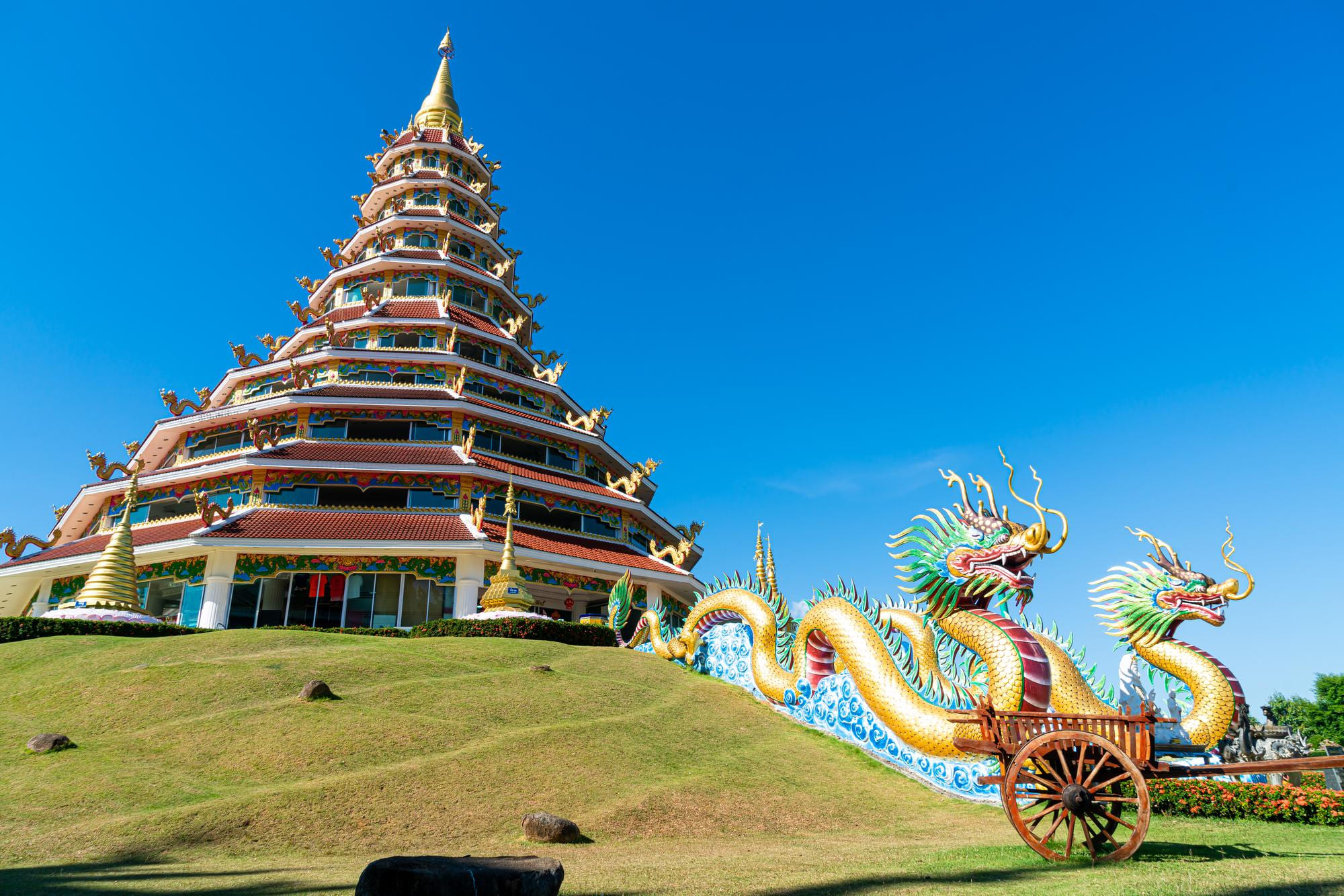 Join Tour  White Temple, Blue Temple, Black House, Red Temple and Lalita Cafe One Day Trip from Chiang Mai