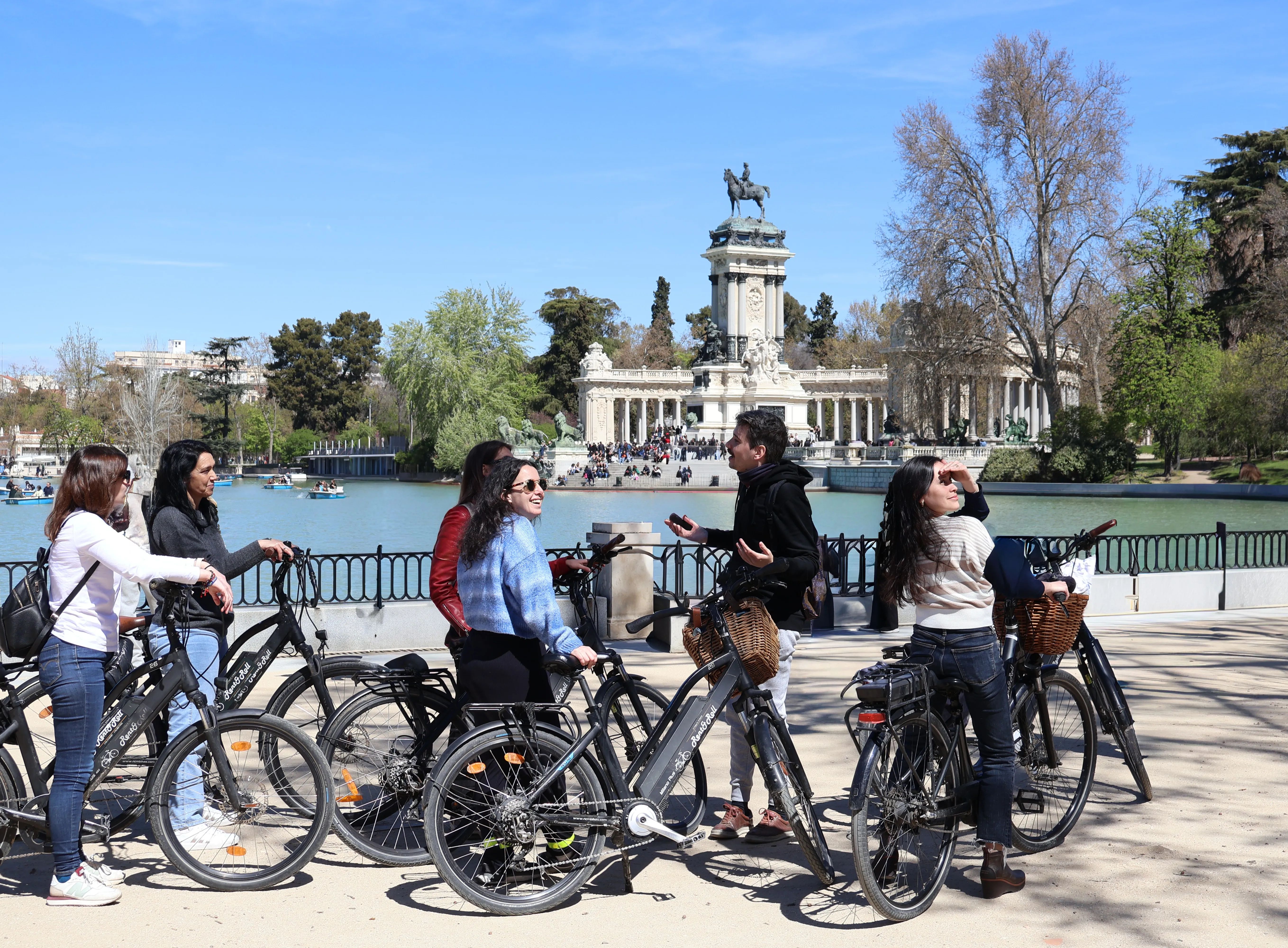 Electric Bike Tour in Retiro Park Small Group