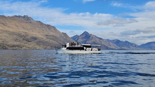 RealNZ - Queenstown Visitor Centre