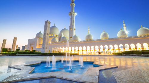 From Dubai Shared Tour: Warner Bros World with Grand Mosque Tour Day Tours