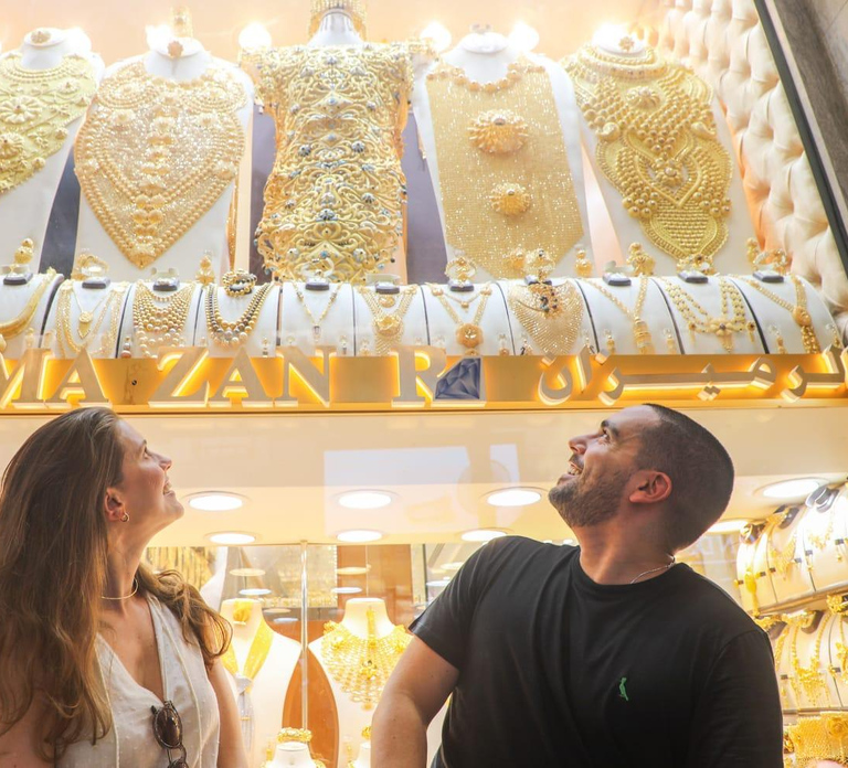 Historic Dubai Walking Tour:Food, Abra Ride & Souqs