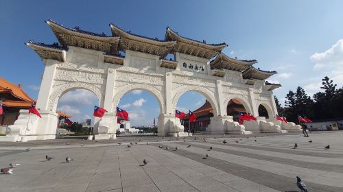 Half-day tour to Taipei Palace Museum + Chiang Kai-shek Memorial Hall + Martyrs' Shrine