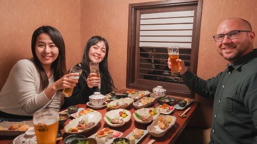 Kyoto Night Foodie Tour in Gion (9+ dishes + 6 Sake tastings)