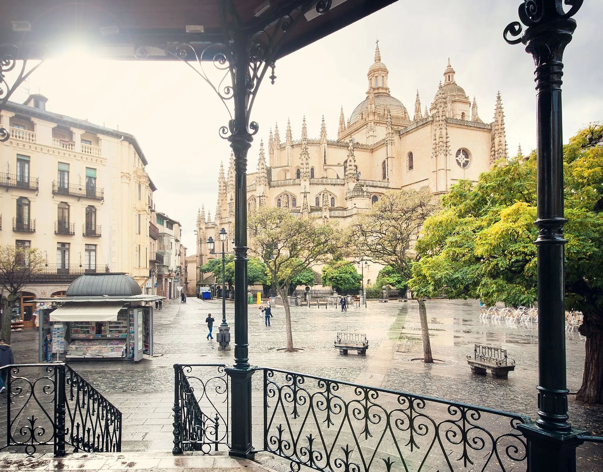 Private Tour: Avila with Walls and Segovia Full Day Tour with Gastronomic Lunch