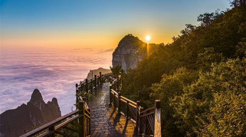 Zhangjiajie National Forest Park 1 - Day Tour with VIP Fast - Track Entrance and Eco - Bus Access