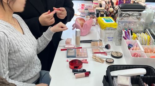 One-Day Personal Color Makeup Class - Image HO