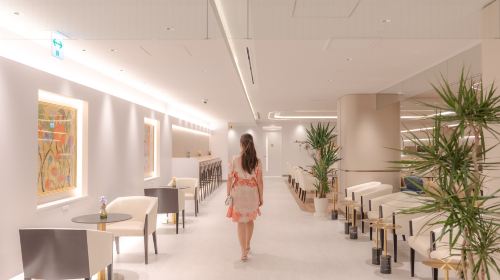 The Coral finest business class lounge (UGUISU)