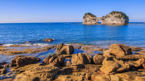 1-day tour to Shirahama, Wakayama with Conan-themed experience, including train ride to Kishi Station and Senjojiki