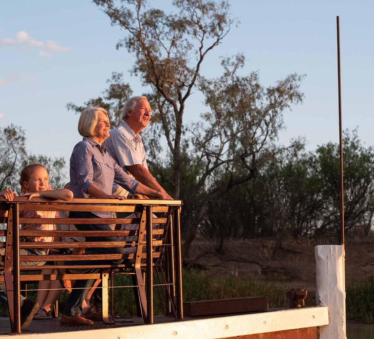 Longreach: Sunset Paddlewheeler Cruise, Show and Dinner
