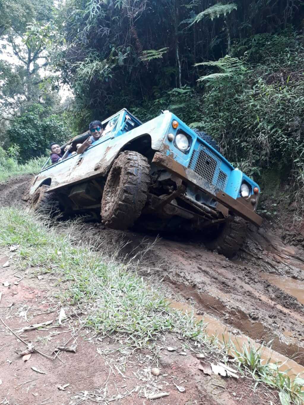 Fun Offroad Ciwidey Bandung – Land Rover Tea Plantation Adventure