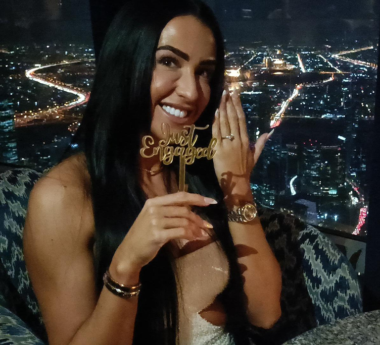 Dubai: Burj Khalifa VIP Lounge – Sunset in Ultimate Style