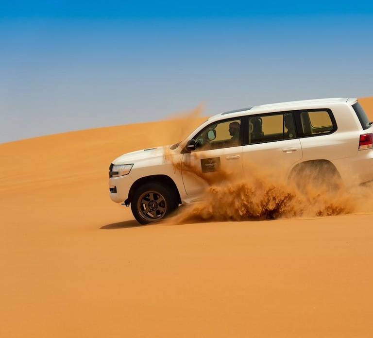 Dubai: Desert Safari with BBQ Dinner
