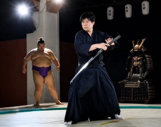 Osaka: Sumo Show & Experience with Hot Pot Meal and Kimono
