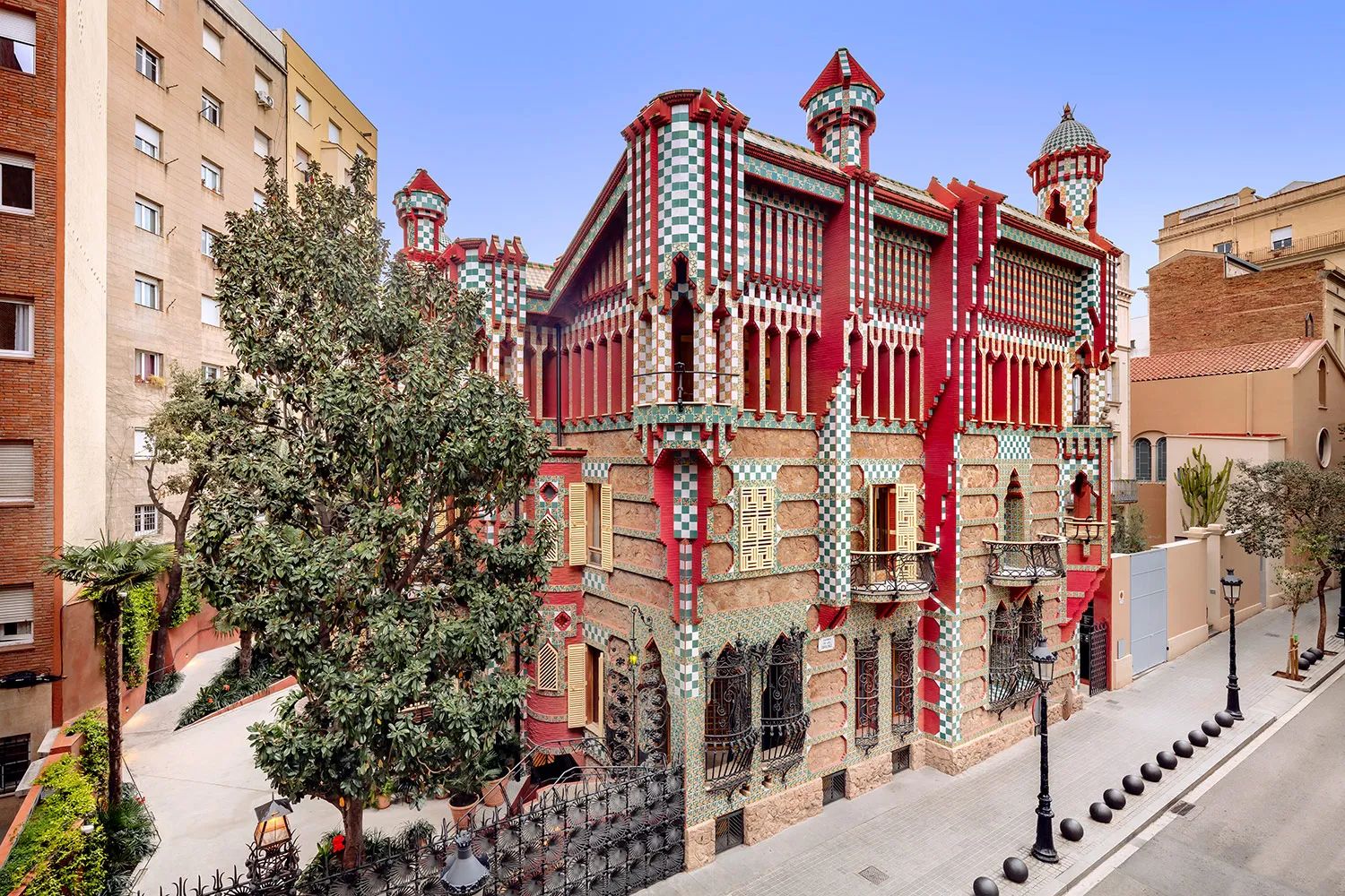 Gaudi Highlights & Paella Cooking Class Small Group