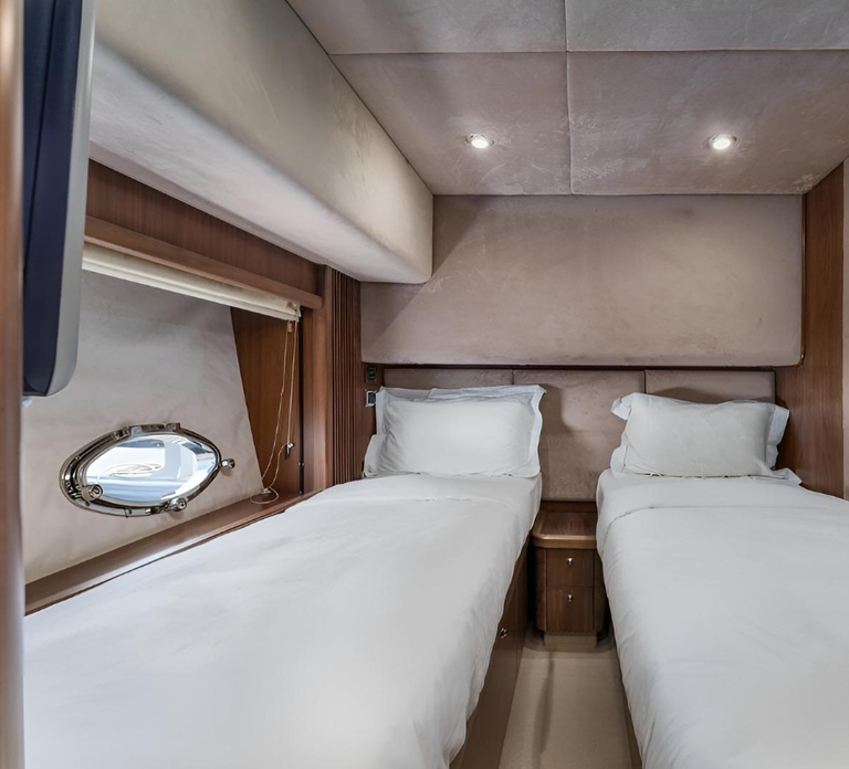 Ultra Luxury 2 hrs Private 84-Foot Sunseeker Yacht Charter