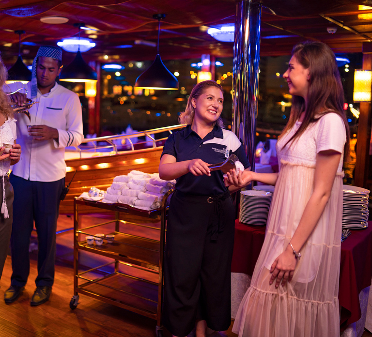 Dubai: Marina Luxury Dhow Dinner Cruise