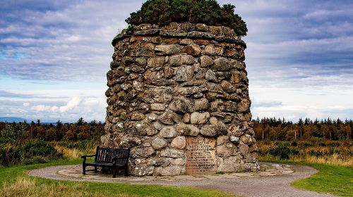 Full-Day Private Tour to Urquhart Castle Loch Ness and Inverness Day Tours