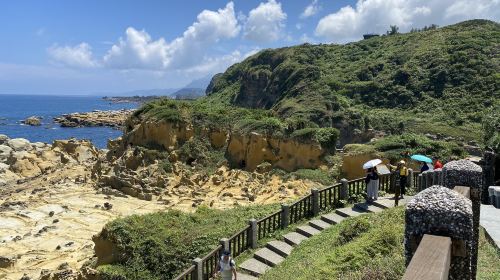Taipei Bitou Cape Park + Zhengbin Fishing Port + Heping Island Geopark + Keelung Miaokou Night Market one-day tour