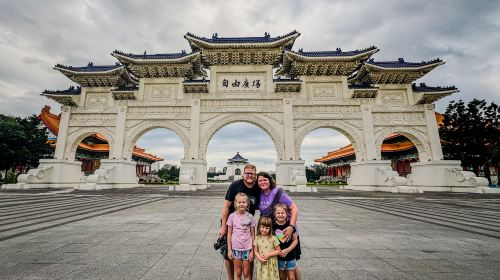 Half-day tour to Taipei Palace Museum + Chiang Kai-shek Memorial Hall + Martyrs' Shrine