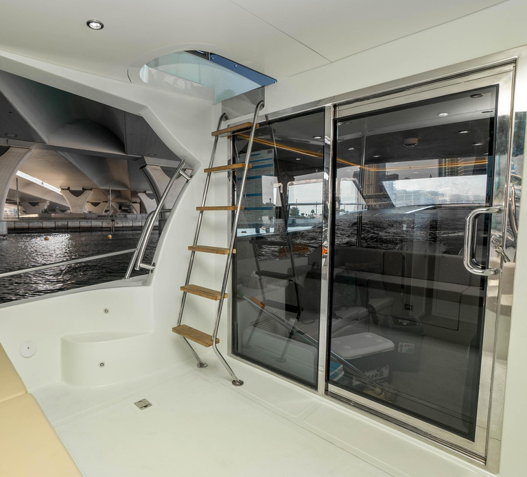 Dubai : Exclusive Yacht Charter in Dubai upto 12 guests