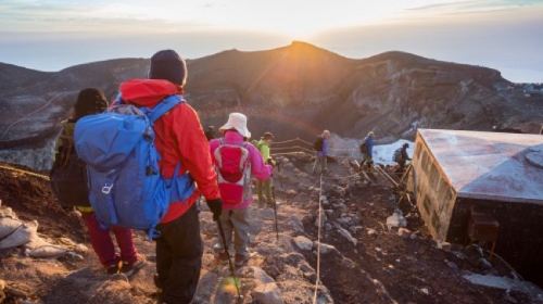 Overnight camping in Tokyo[Hike Mount Fuji together (8th station designated plan) with a professional Mount Fuji guide!]