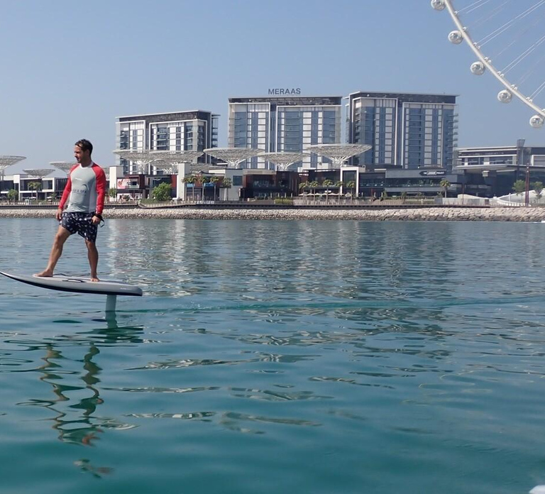 Dubai: E Foil Experience at Five Palm