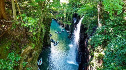 Miyazaki & Kumamoto 1-Day Tour: Ama-Iwato Shrine & Takachiho Gorge (Free Shuttle)