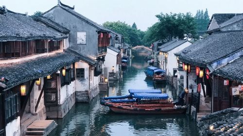 Suzhou Night Tour Must-Do – Zhouzhuang Ancient Town & 'Only Zhouzhuang' Performance