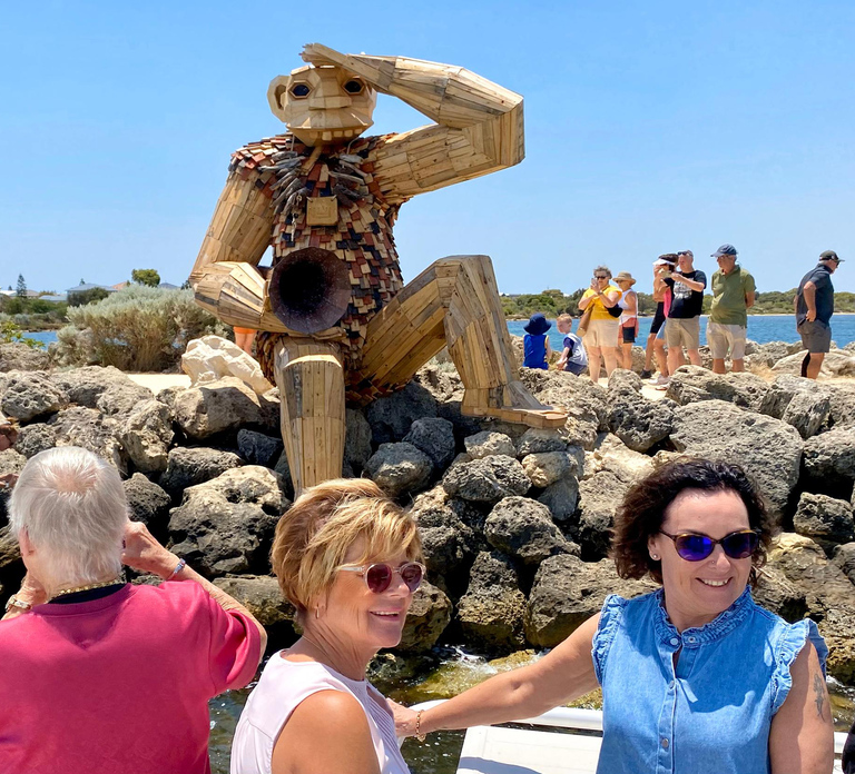 Mandurah: Dolphin & Giant Sightseeing Cruise