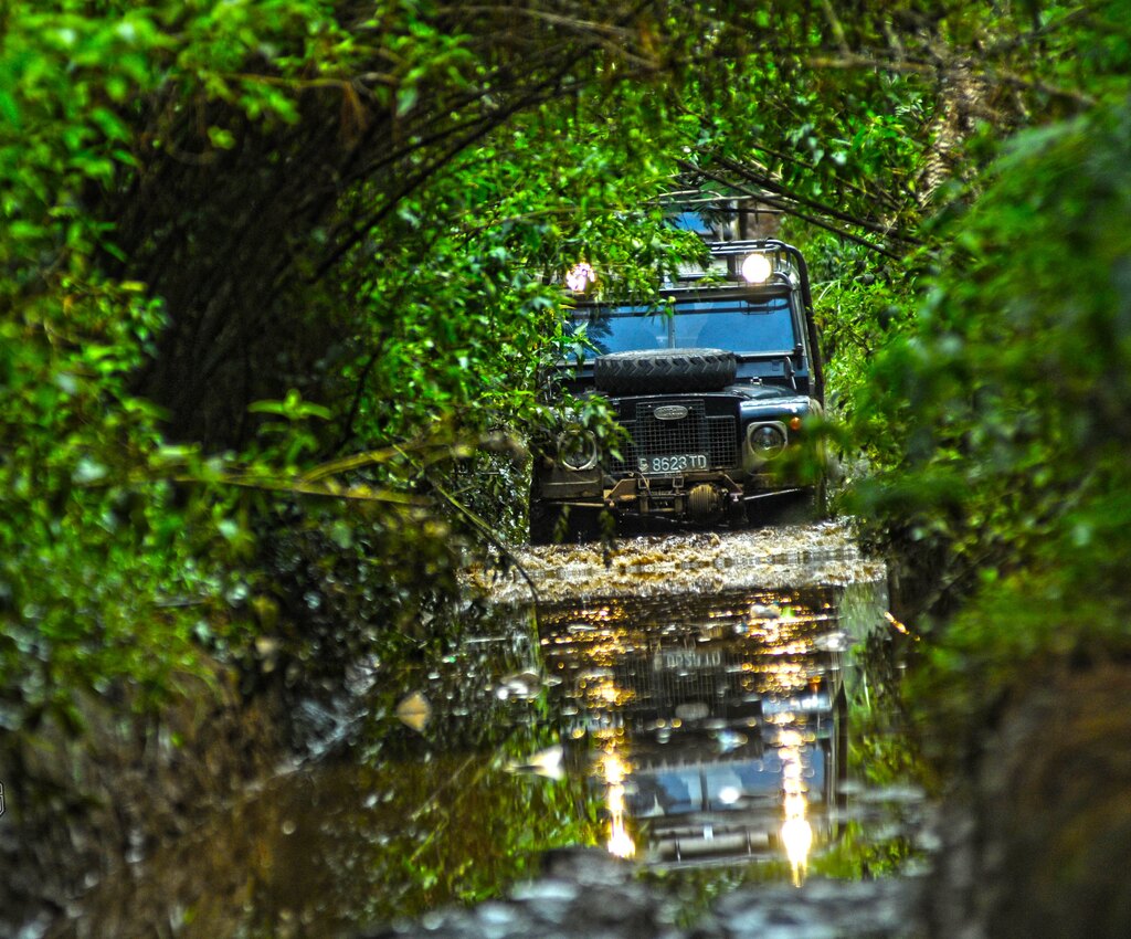 Fun Offroad Ciwidey Bandung – Land Rover Tea Plantation Adventure
