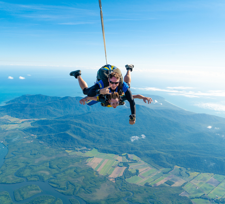 Cairns: Tandem Skydive Experience