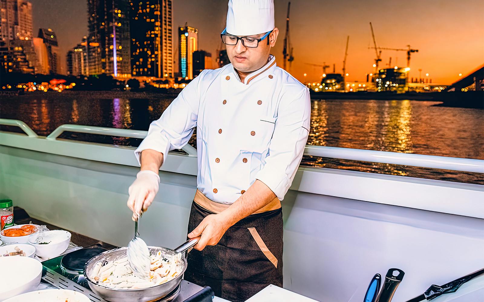 From Dubai Marina: 3-Hour Lotus Mega Yacht Cruise with Buffet Dinner, Unlimited Drinks & Live Entertainment