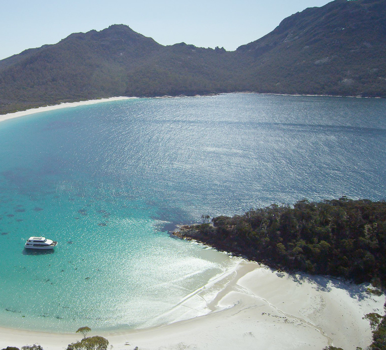 Coles Bay: Wineglass Bay Adults-Only Cruise with Lunch
