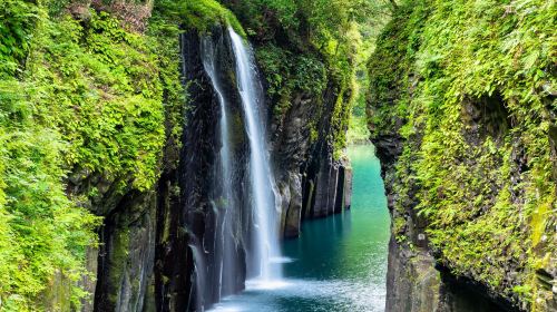 Kyushu Day Tour: Takachiho Gorge Boat Ride, Aso Volcano & Kusasenri (Optional Cruise & Lunch)