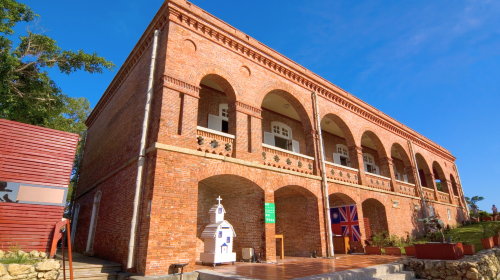 Kaohsiung Pier-2 Art Center + Kaohsiung Port + Siziwan + Qi Jin Old Street + Weiwuying 1-day tour Day Tours