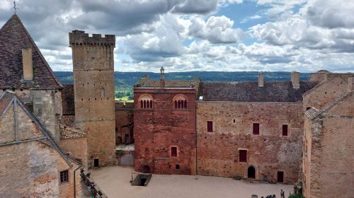 Castelnau-Bretenoux Castle
