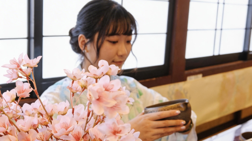 Sumida River Sakura-Themed Traditional Japanese Yakatabune in Japan [Tea Ceremony Experience + Traditional Japanese Performance + Unlimited Soft Drinks + Unobstructed Views from the Second Deck] Trans