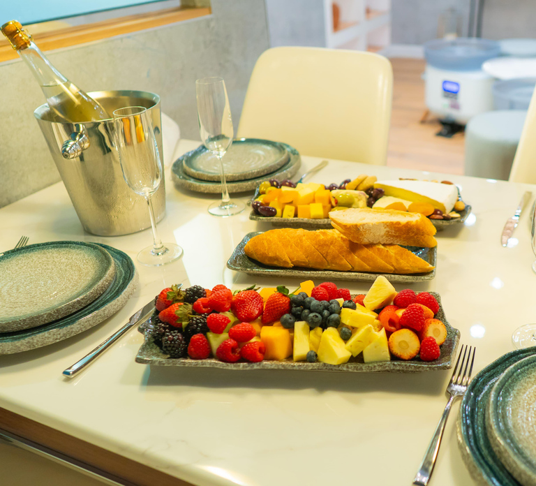 Only in Dubai: Couples & Family Activity -Luxury Clay & Dine