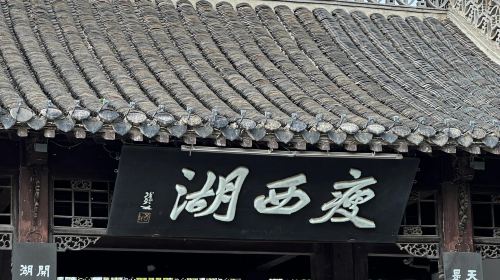 Yangzhou 1-Day Tour: Slender West Lake, Zheng Banqiao Memorial Hall & Geyuan