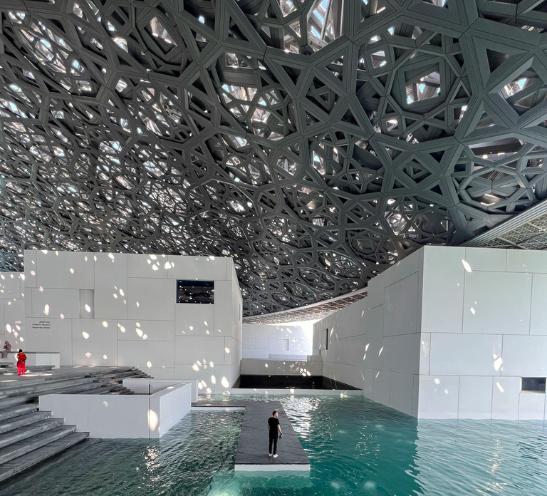 Private Full Day Abu Dhabi Tour with Louvre & Qasr Al Watan