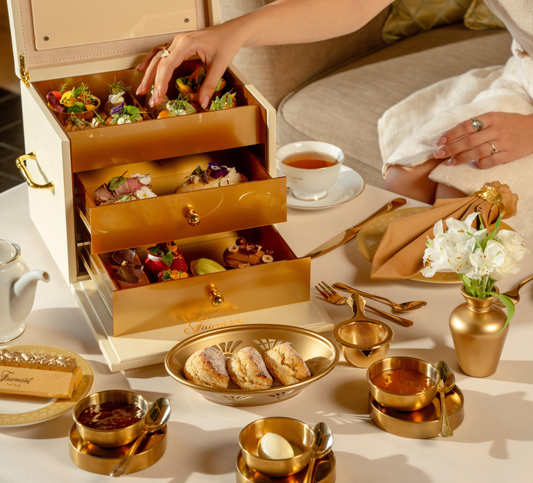 Dubai: Golden Afternoon Tea at Fairmont The Palm