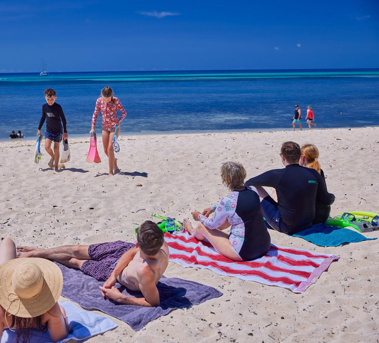 From Cairns: Green Island Full-Day Cruise
