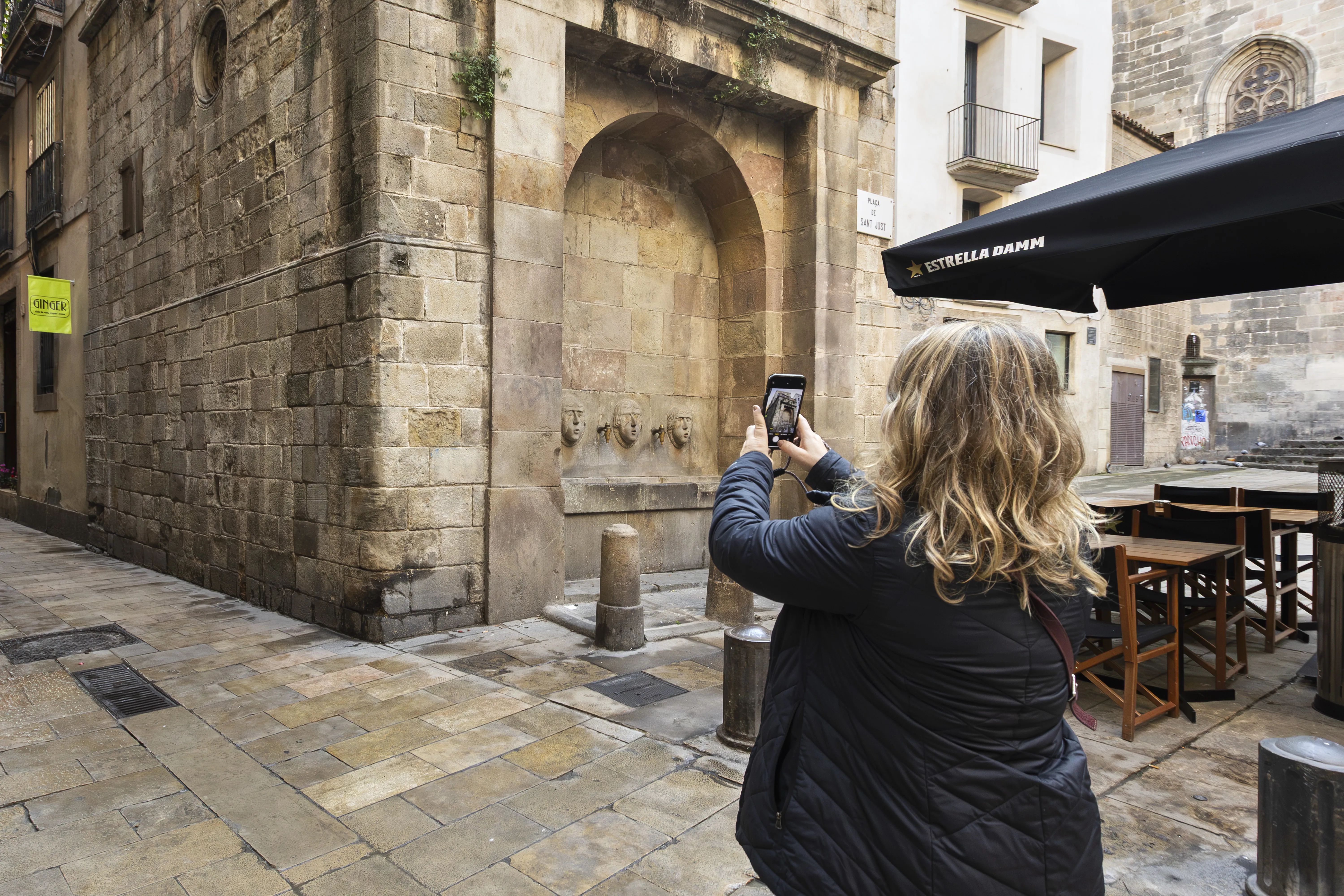 Barcelona Markets, Taverns & Tapas Tour Small Group