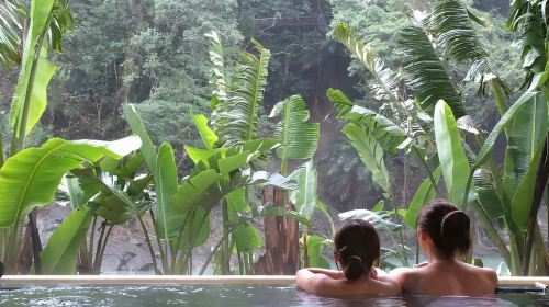 Fulaoduo Wulai Resort in New Taipei City – Scenic Hot Spring Room & Japanese-Style Public Bath